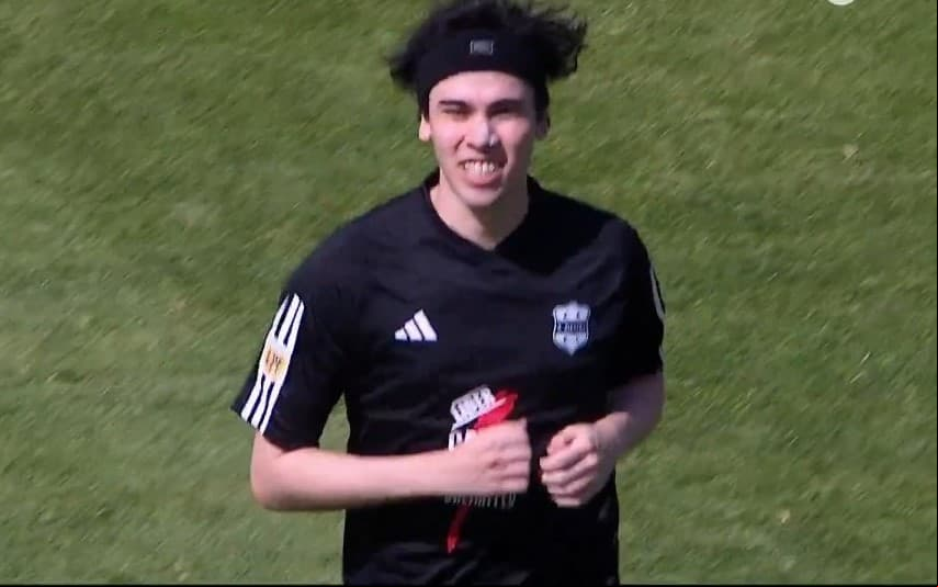 Streamer debuta en Primera División y sale de cambio al minuto 1