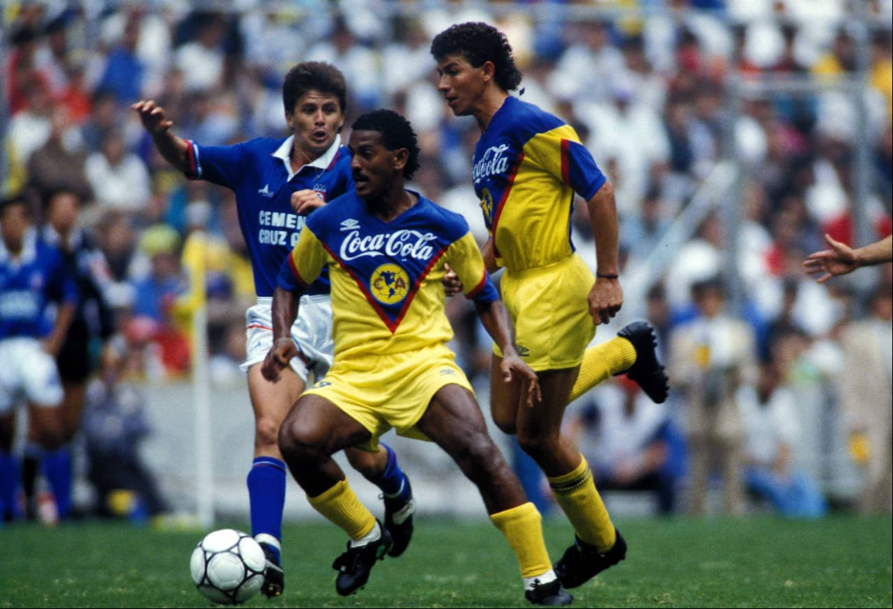 Con 'el Negro' Santos, la alegría estaba dentro de la cancha. Lo mismo una rabona que una gambeta, un centro que una cucharita al portero.