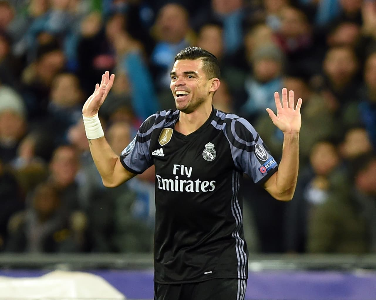 La gestión de Mendes se hará evidente en el caso de Pepe. Al defensa portugués, de 34 años de edad y valorado por 5 millones de euros, se le acaba en 2017 su contrato con Real Madrid por lo que su representante tendrá que entrar a buscar una buena opción para su carrera.