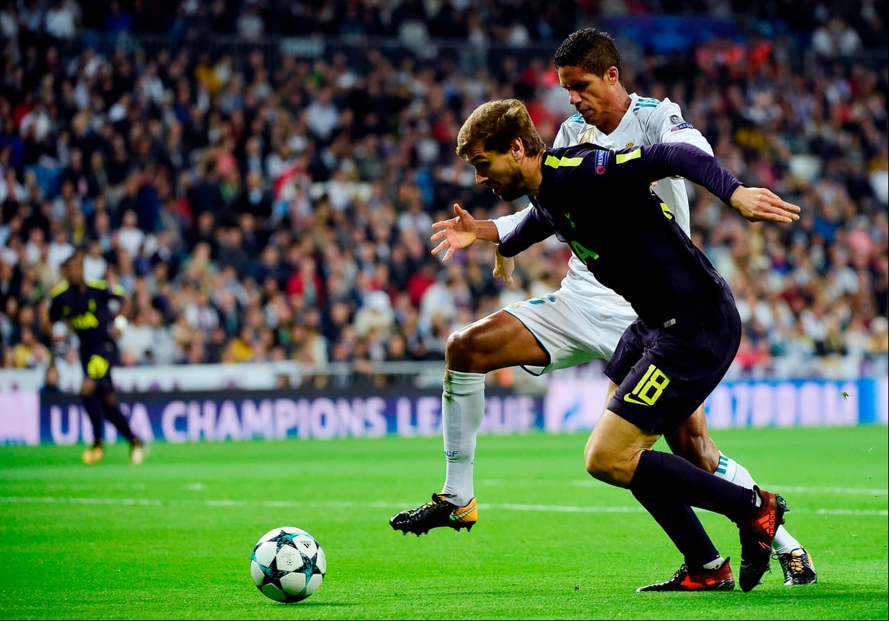 Tottenham respondió y aprovechó los espacios para generar peligro por medio del contragolpe, con el goleador Harry Kane en punta y el danés Christian Eriksen dominando el balón.
