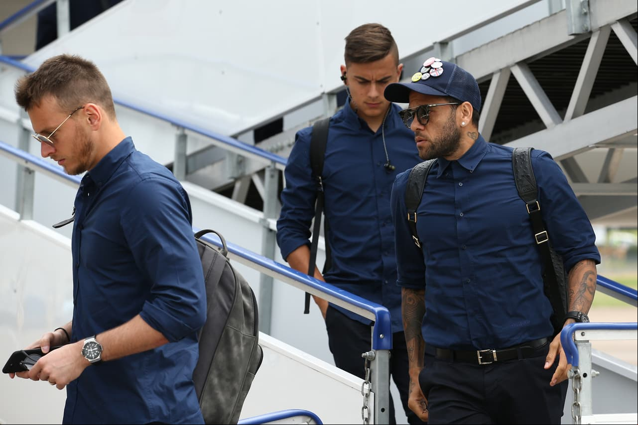 Paulo Dybala y Dani Alves se han convertido en jugadores fijos de Massimiliano Allegri. Ambos tienen mucha calidad en sus pies y son desequilibrantes en el último tramo del campo.