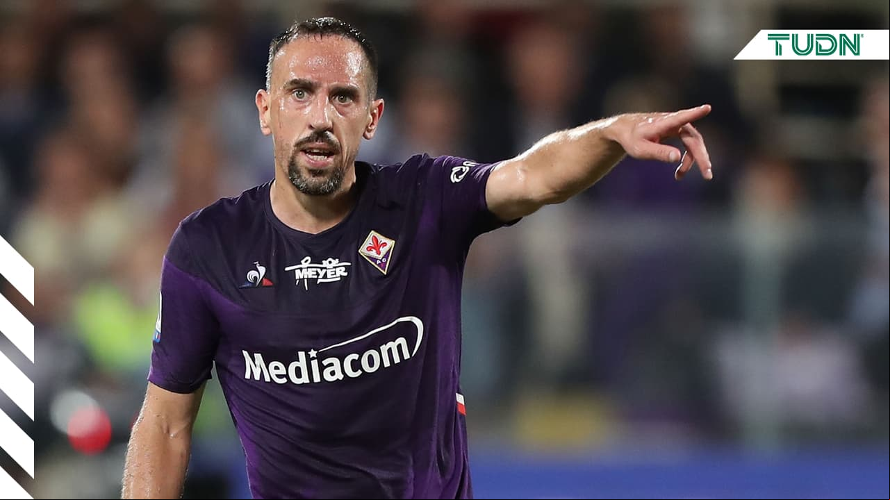 Suspenden a Ribéry tres jornadas por empujar a un juez de línea