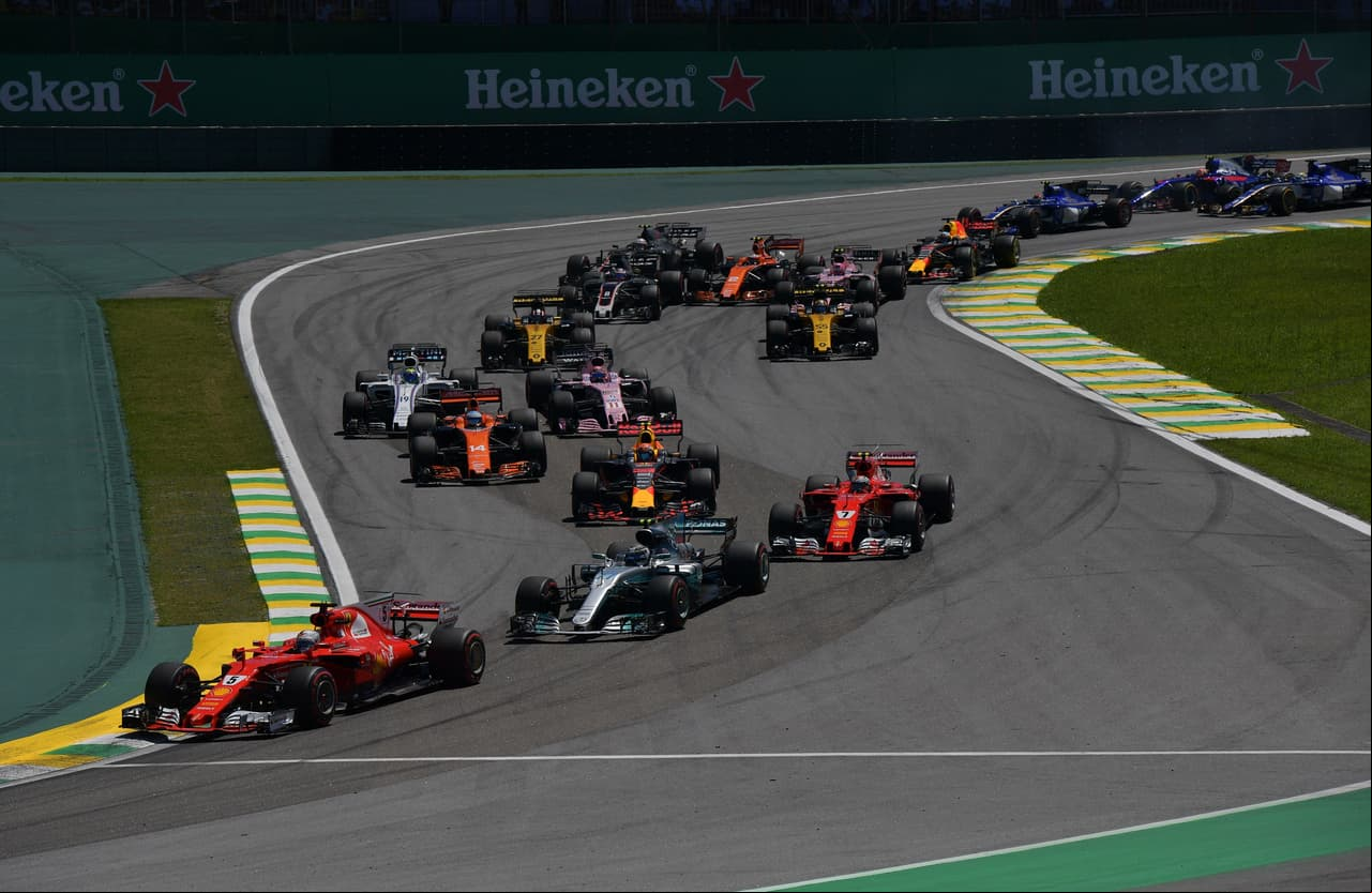La carrera comenzó muy accidentada, ya que en la primera vuelta hubo roce que ocasionó la salida del Safety Car.