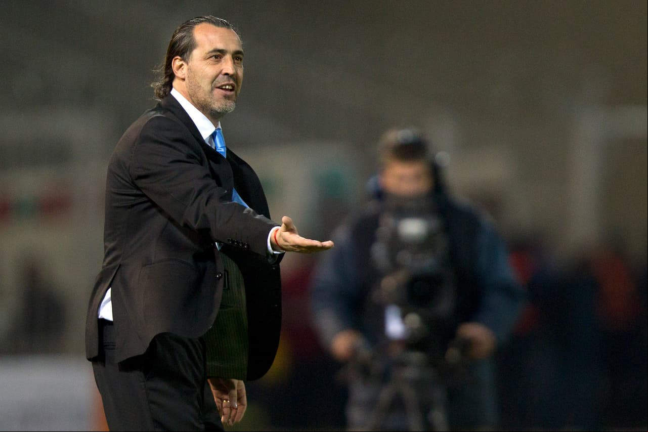 Sergio Batista tuvo un paso fugaz como estratega de Argentina pese a que tenía contrato hasta 2014, luego de que Argentina fuera eliminada por Uruguay en cuartos de final de la Copa América 2011 que se disputó en suelo argentino.
