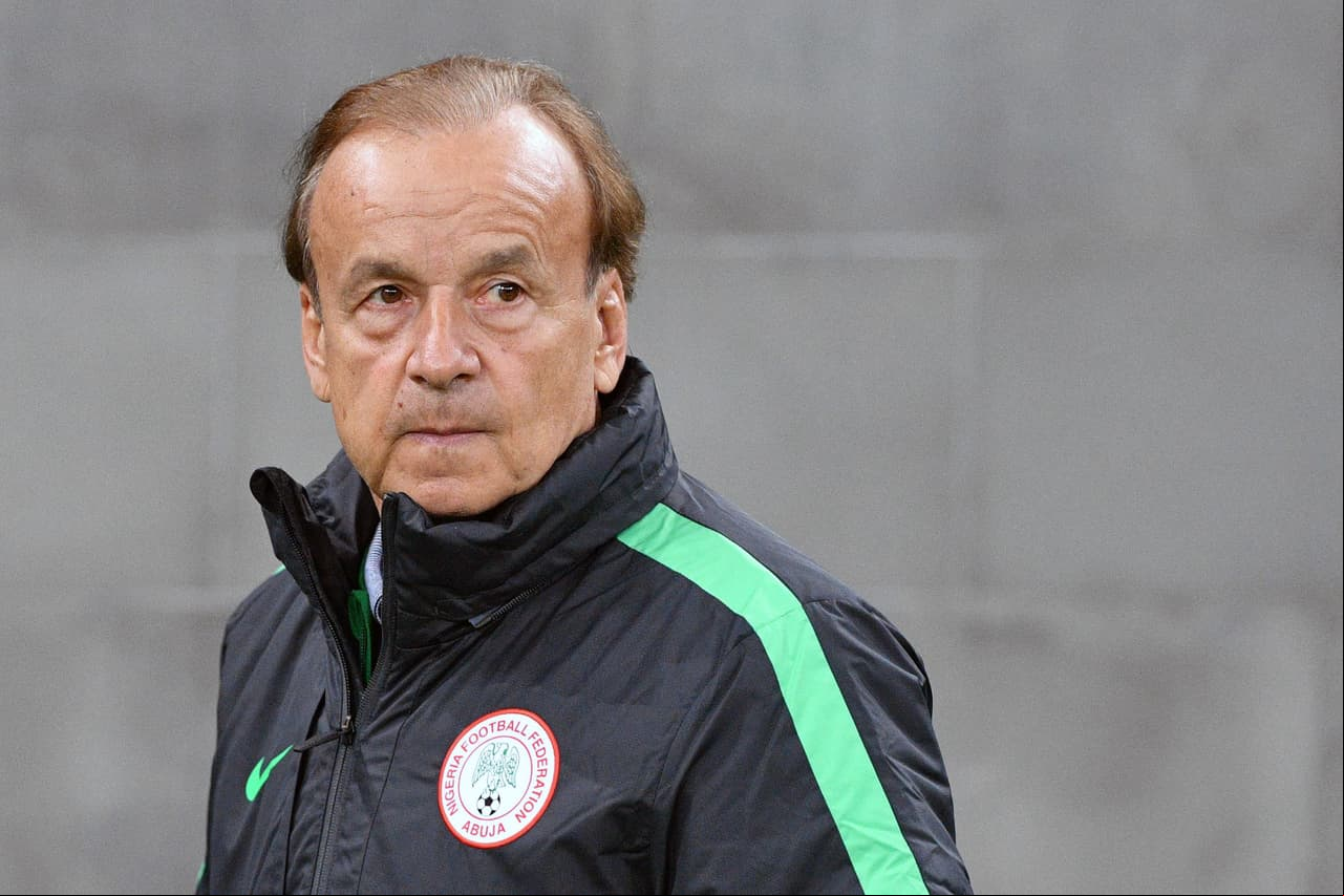 Mientras que el alemán Gernot Rohr lo hizo con: Akpeyi; Shehu, Balogun, Troost-Ekong, Awaziem; Ndidi, Mikel, Ogu, Aina; Iheanacho e Iwobi.