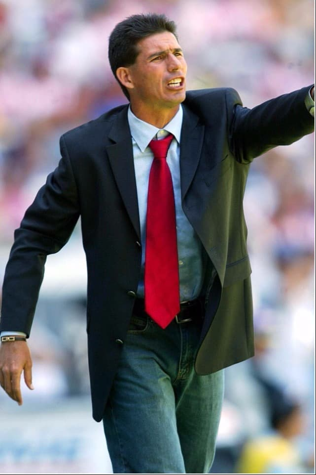 <b>Eduardo de la Torre: </b>Y el mejor técnico del mundo resultó ser Eduardo de la Torre quien dirigió a Chivas durante dos torneos, Clausura y Apertura 2003.