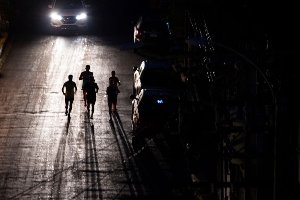 Puerto Rico recupera el servicio eléctrico tras una Noche Vieja a oscuras