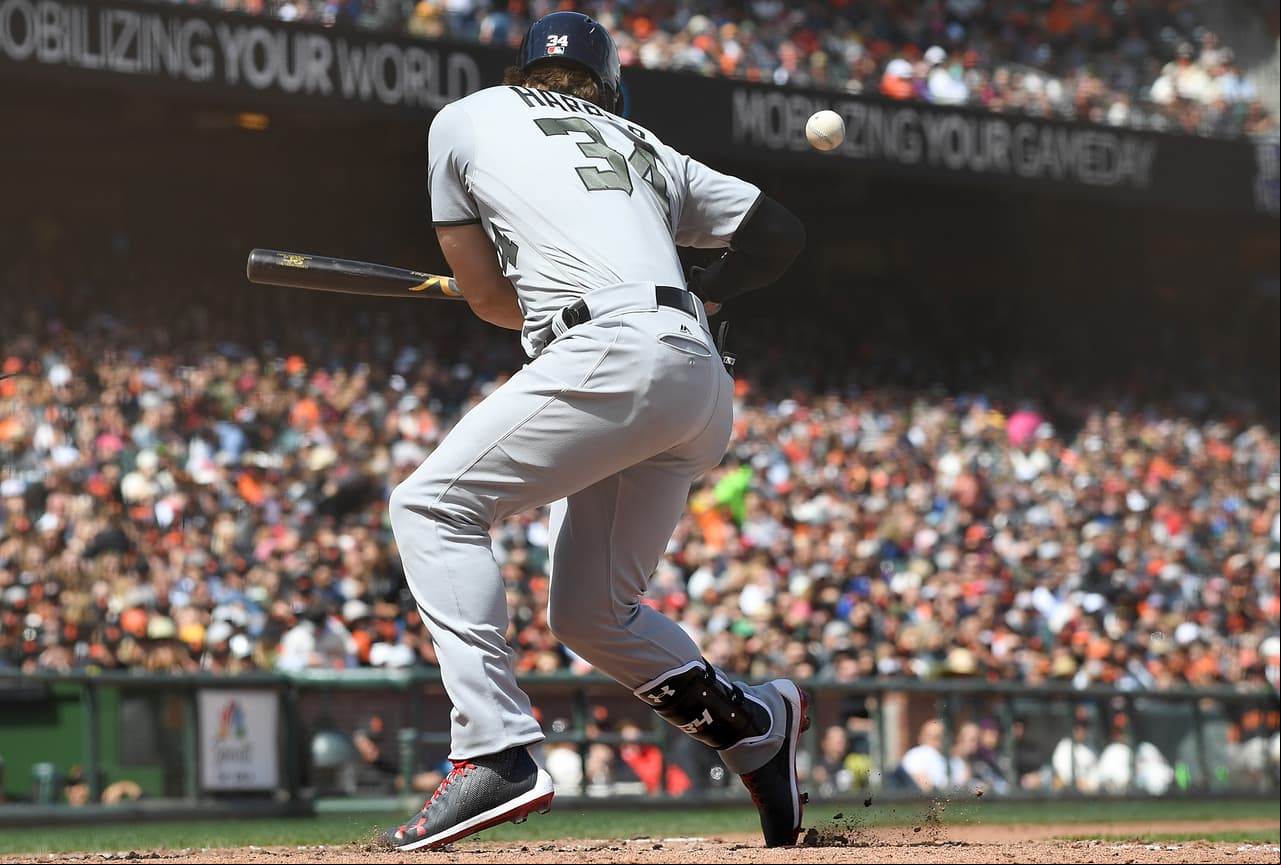 El pitcher de San Francisco conectó con una recta de 98 mph la cadera del bateador de Washington.