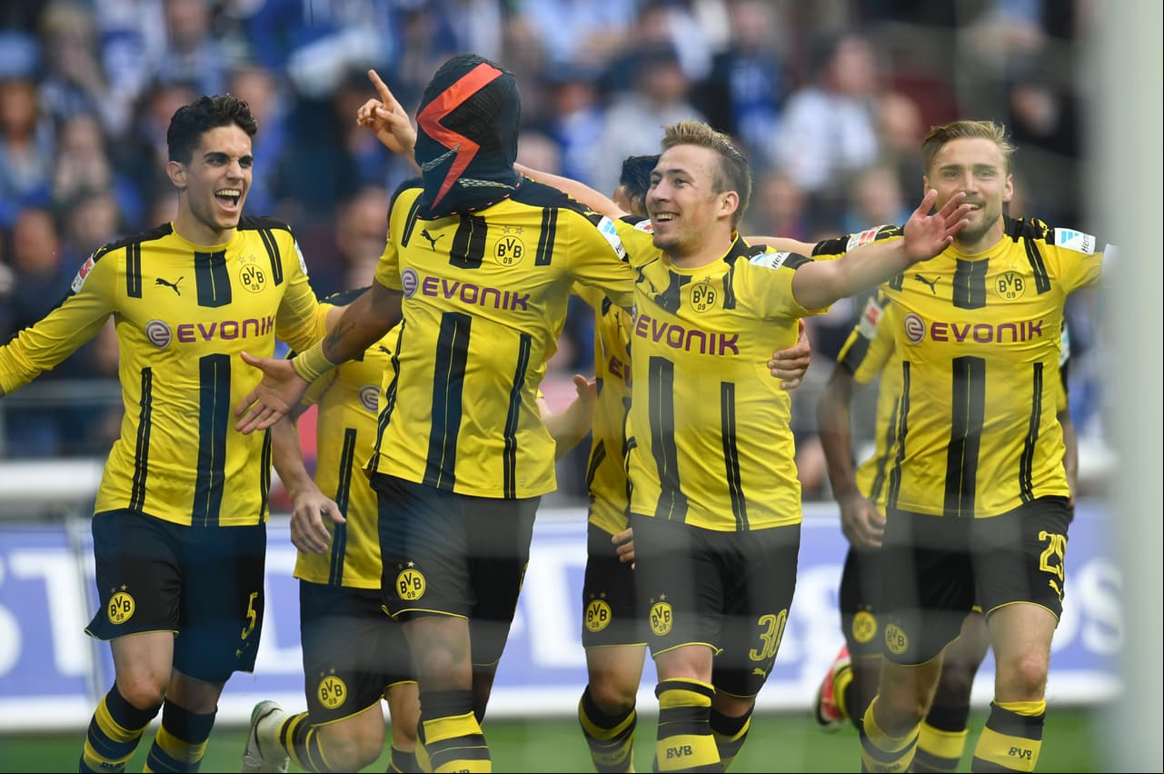 Aubameyang está en un buen momento anotador y así lo ha hecho notar en la Bundesliga, donde generó hace poco molestias a los patrocinadores de su equipo por usar una máscara en una de sus celebraciones, algo característico del goleador.