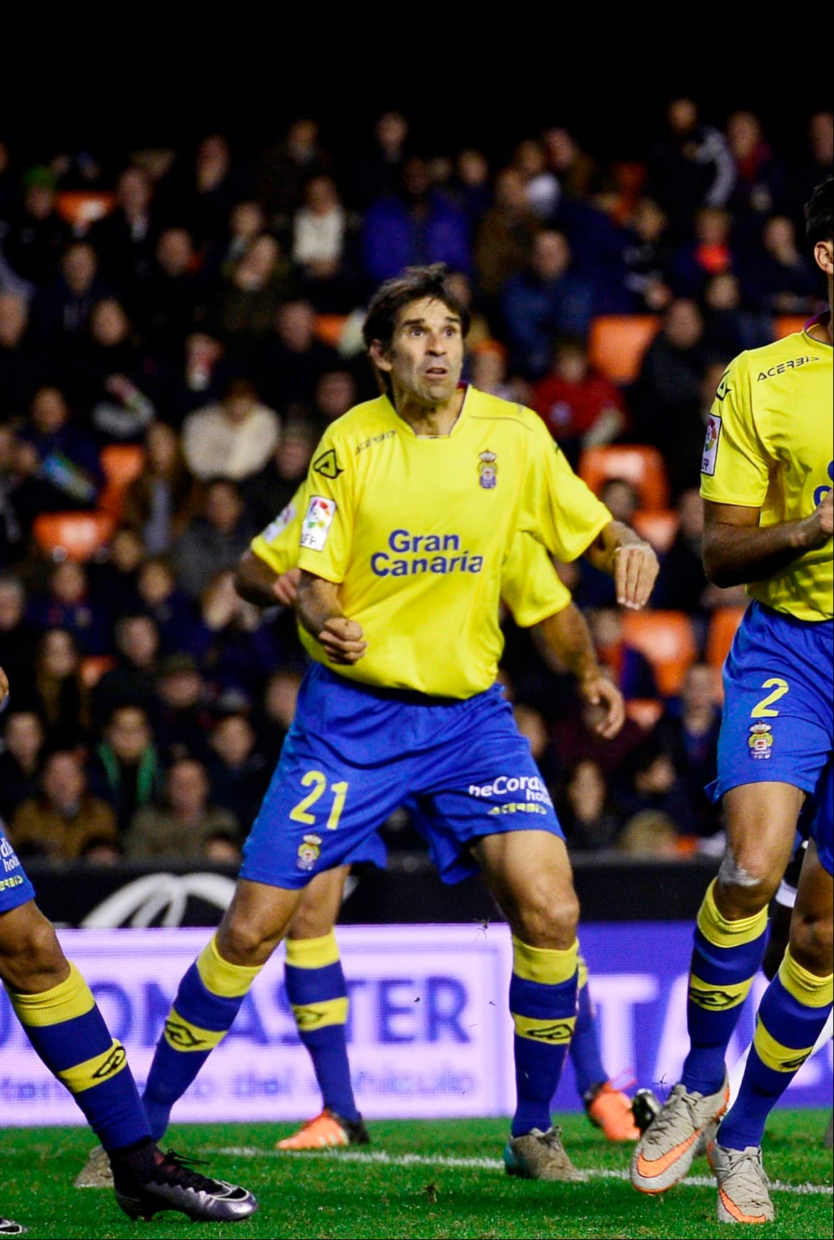 Es uno de los ídolos españoles menos apreciados fuera de España. Juan Carlos Valerón se hizo campeón de La Liga con el Deportivo A Coruña en 2001 derrotando a los gigantes Madrid y Barcelona. Surgió de la Unión Deportiva Las Palmas y ahí volvió en el final de su carrera con más de 40 años.