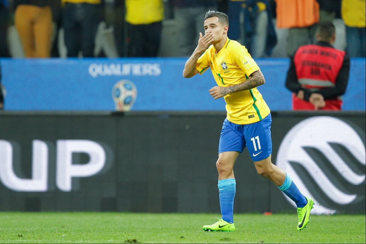 Coutinho hizo una pared con Paulinho, que le devolvió el balón al volante que aprovechó para rematar desde afuera del área al minuto 34 en un remate imposible para Anthony Silva.