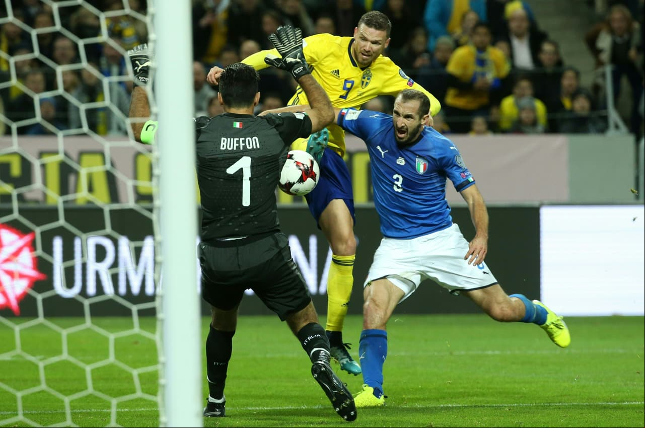 Más peligro llevó Suecia, guiada por Ekdal en la sala de máquinas y Forsberg haciendo daño entre líneas, con un juego directo, aprovechando la superioridad de Toivonen por arriba.