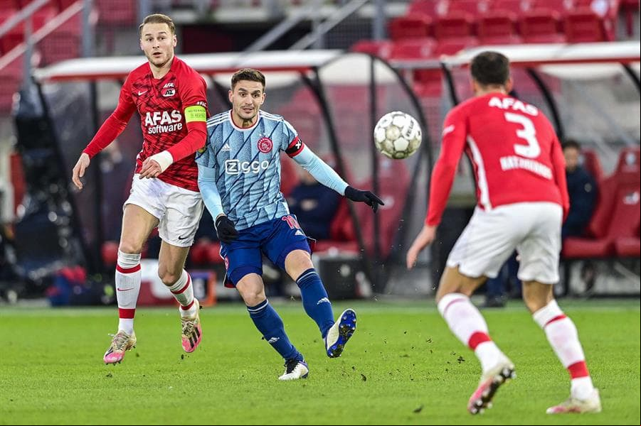 El Ajax golea al AZ Alkmaar 3-0 con goles de Anthony Mateus dos Santos, Davy Klaassen y David Neres; el mexicano Edson Álvarez fue titular y ganan su pase a Cuartos de Final en la Eredivisie.