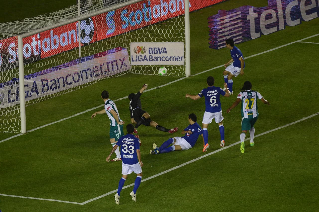 En el Clausura 2014, la Máquina quedó de líder general y aún así cayó ante el octavo lugar (León). Los celestes eran comandados por Luis Fernando Tena.
