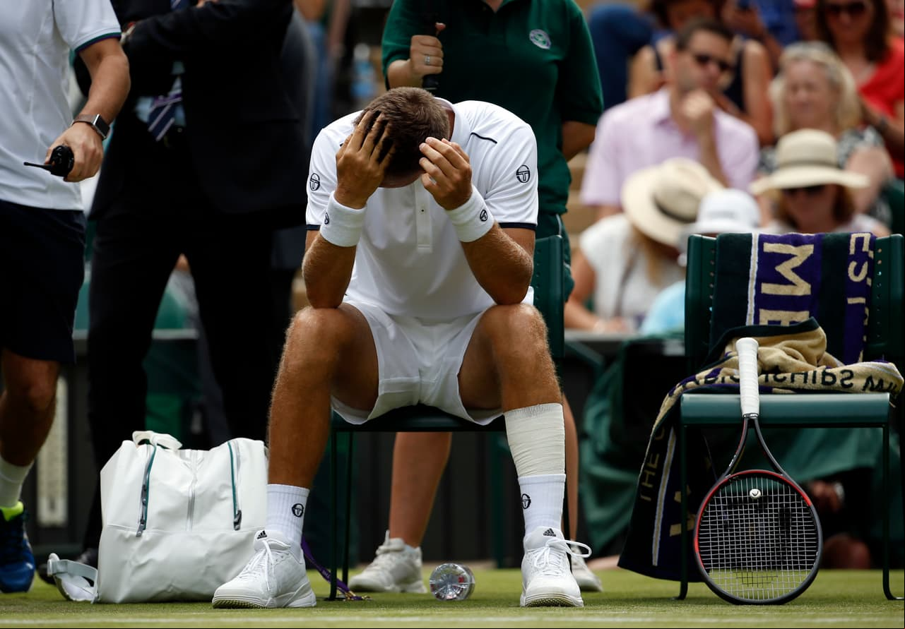 La frustración fue evidente en Klizan, cuya molestia física le impidió competir al máximo nivel contra Djokovic y de paso le ahorró esfuerzo a este genio del tenis.