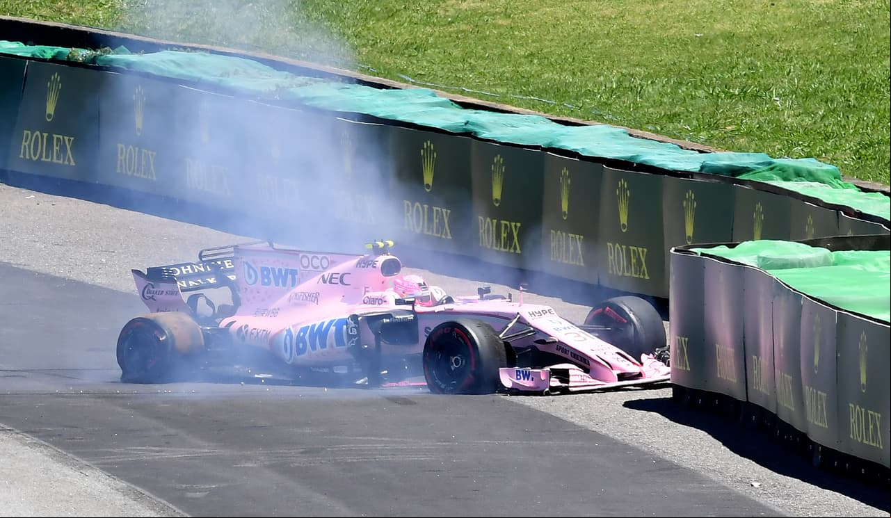 Pero no fue el único, Esteban Ocon (Force India) también tuvo que decirle adiós a la carrera, así como Kevin Magnussen (HAAS).