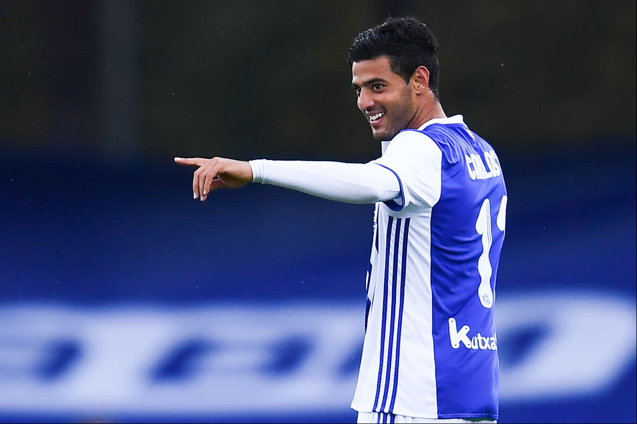 El mexicano Carlos Vela, con 28 años de edad, una cotización de pase por 15 millones de euros y contrato hasta 2018, vive un momento estable. No obstante, puede ser la posibilidad para que su reprsentante le ofrezca un mejor destino.