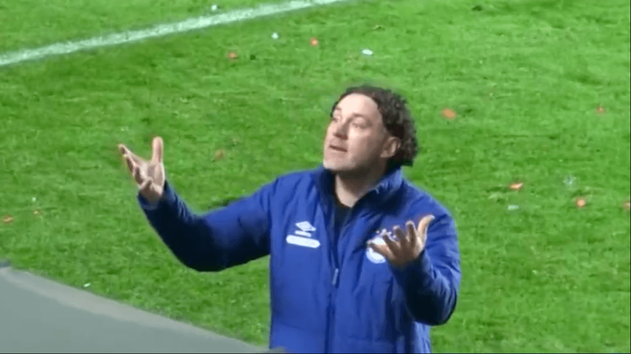 Un aficionado pide a Gabi Milito que haga un cambio y el DT le hizo caso