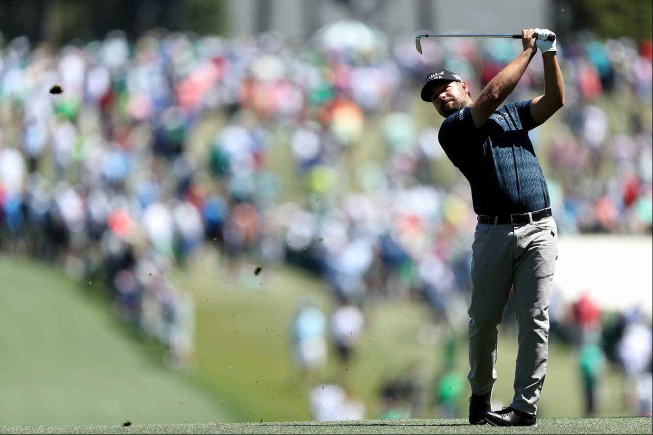 Ryan Moore y Adam Scott empataron en el noveno puesto con dos golpes bajo el par de campo.
