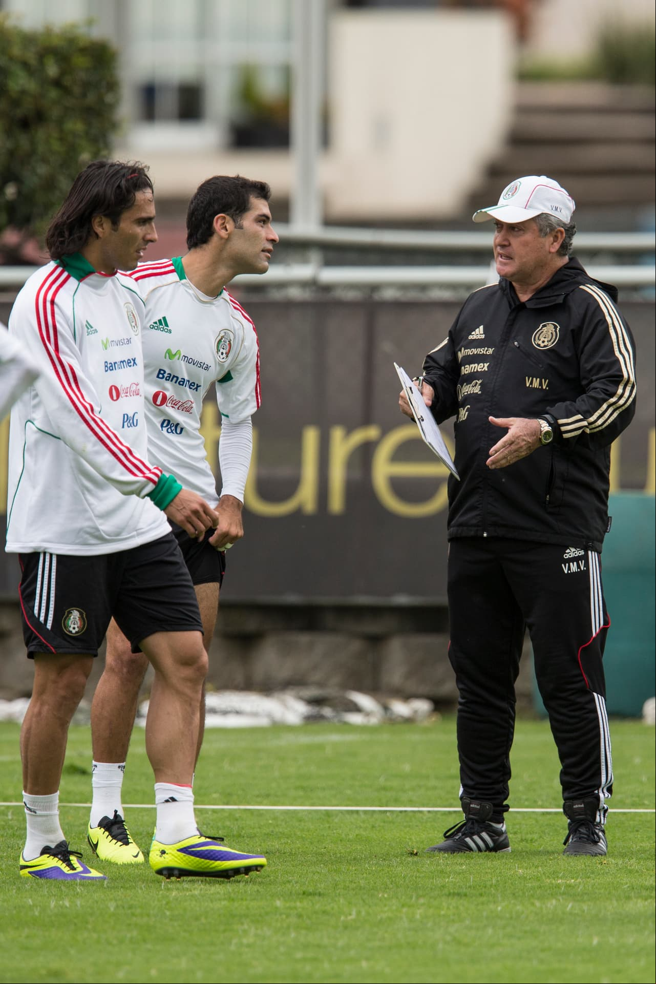 El camino de Víctor Manuel Vucetich en el Tri duró 35 días. Fue nombrado técnico el 12 de septiembre de 2013 y en sus dos partidos venció 2-1 a Panamá de local y cayó 2-1 contra Costa Rica en San José. Fue destituido el 17 de octubre de ese año.
