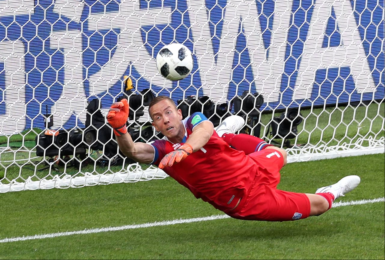 El arquero de Islandia fue al final la gran figura del partido, del primer punto de ee país en su historia en los Mundiales.