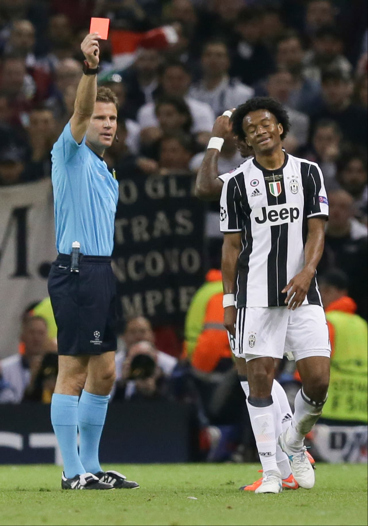 Sin duda, el de peor presentación fue el colombiano Juan Guillermo Cuadrado. Entró al minuto 66 por Barzagli, un cambio arriesgado de Allegri, pero al minuto 84 se fue expulsado por un infantil pisotón a Sergio Ramos.