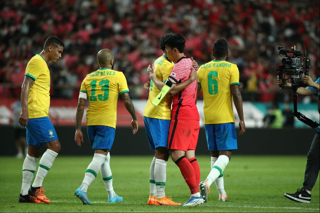 Brasil goleó 5-1 a Corea en Seúl. Richarlison, Neymar en dos ocasiones, Coutinho y Gabriel Jesus fueron los goleadores de los brasileños, mientras que el tanto surcoreano lo anotó Hwang Ui-Jo.