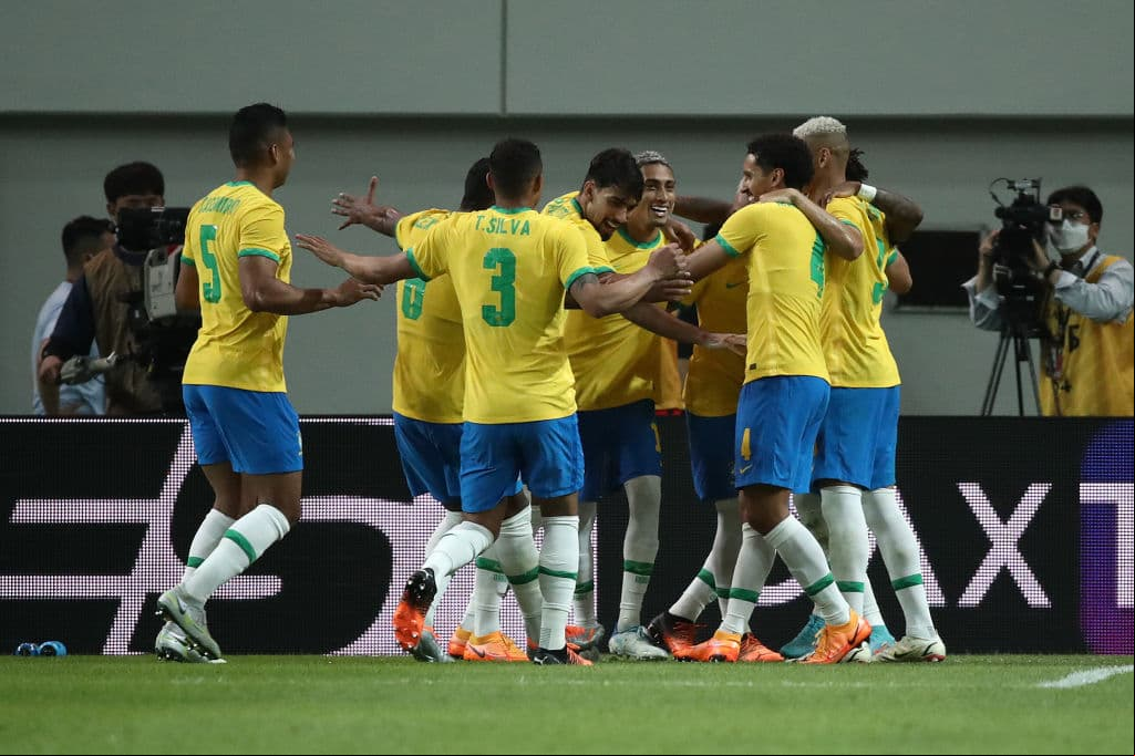 Brasil goleó 5-1 a Corea en Seúl. Richarlison, Neymar en dos ocasiones, Coutinho y Gabriel Jesus fueron los goleadores de los brasileños, mientras que el tanto surcoreano lo anotó Hwang Ui-Jo.