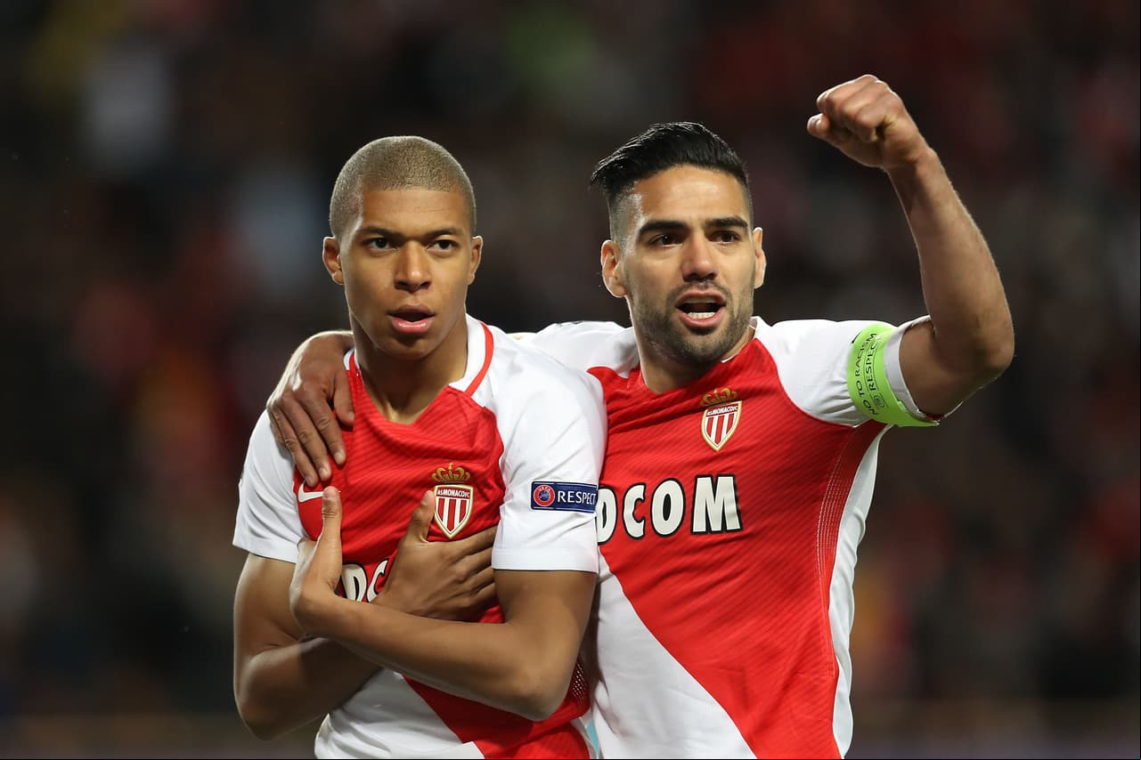 En los cuartos de final, Mbappé sacó su casta de figura para marcarle dos goles a Borussia Dortmund, equipo al que dejaron relegado en cuartos de final en la Champions League y ser sefinalistas.