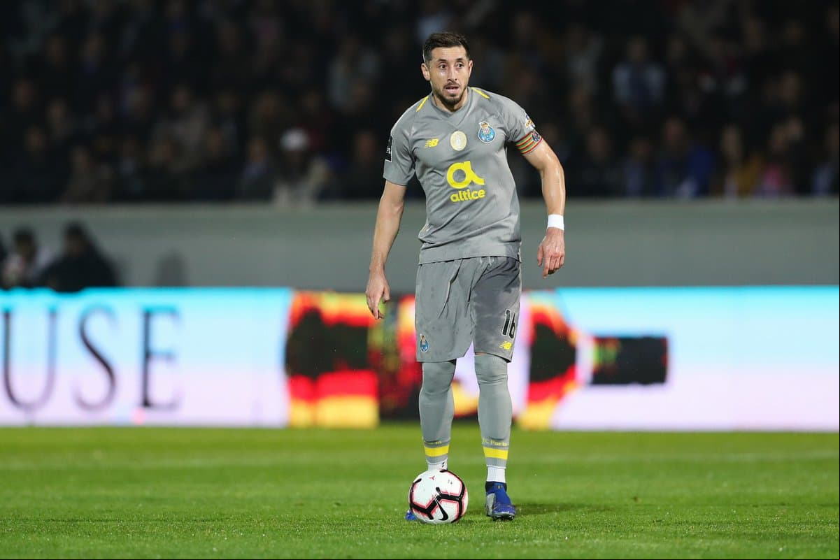 Héctor Herrera fue el capitán durante los 90 minutos con el Porto en el difícil juego ante el Feirense.