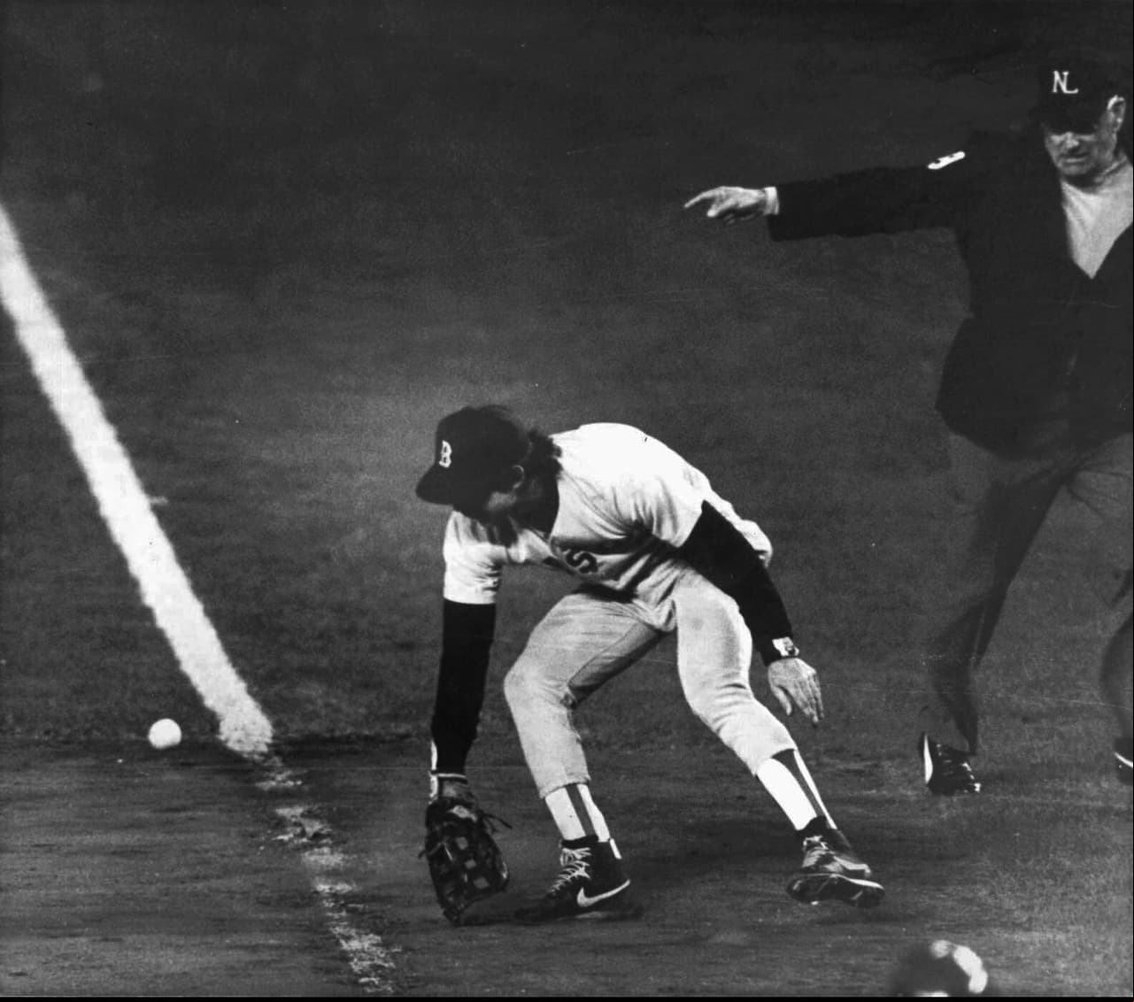 Pero fue ese roletazo por el rumbo de la primera base en la Serie Mundial de 1986 la que habría de cambiar para siempre su legado. Este es el preciso momento del que hablamos.