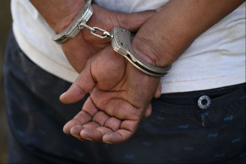 Arrestan a unas 380 personas en Puerto Rico en la mayor operación antipandillas en años