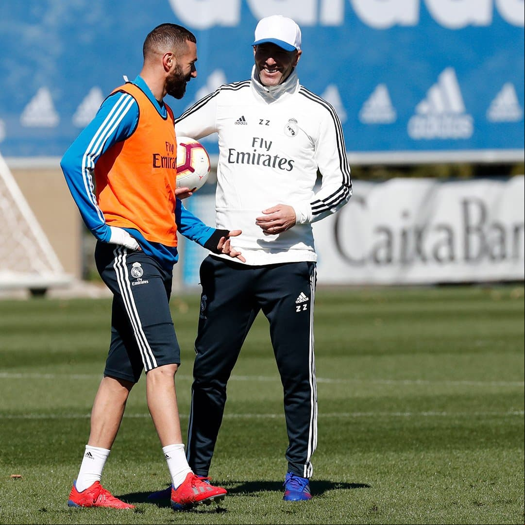 Con uno de los que dialogó fue con Karim Benzema, en su momento uno de los preferidos del entrenador jugando al lado de Cristiano Ronaldo.
