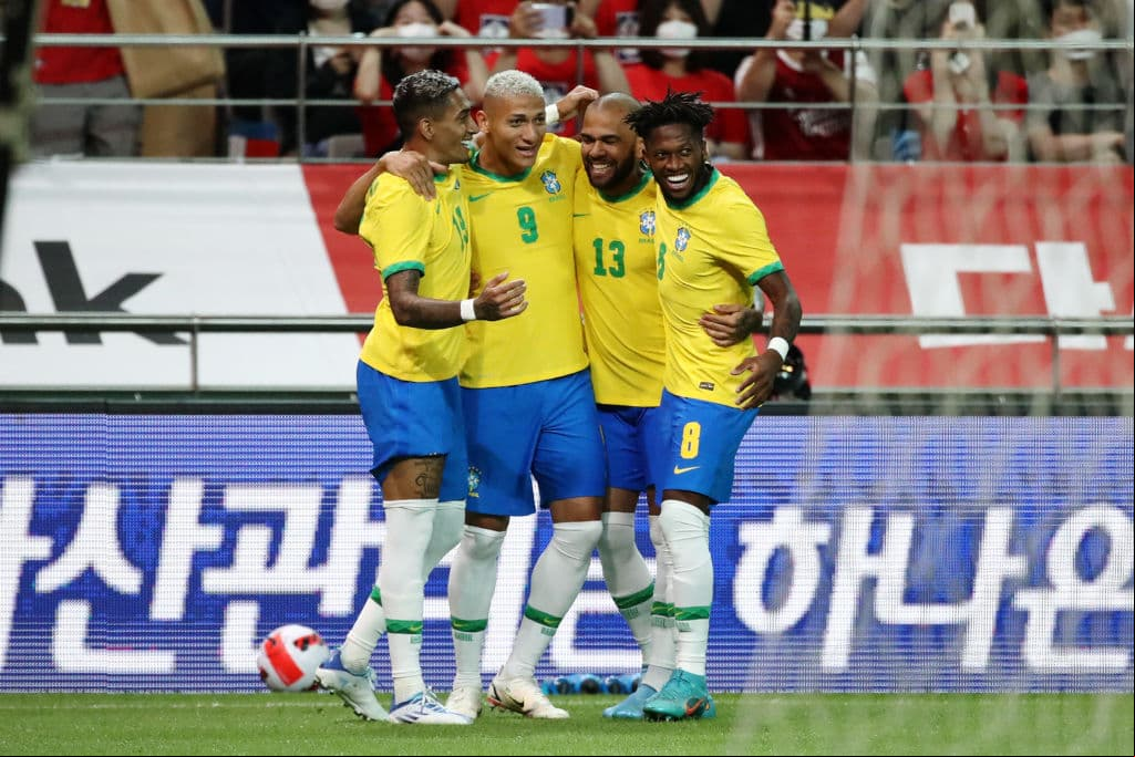 Brasil goleó 5-1 a Corea en Seúl. Richarlison, Neymar en dos ocasiones, Coutinho y Gabriel Jesus fueron los goleadores de los brasileños, mientras que el tanto surcoreano lo anotó Hwang Ui-Jo.