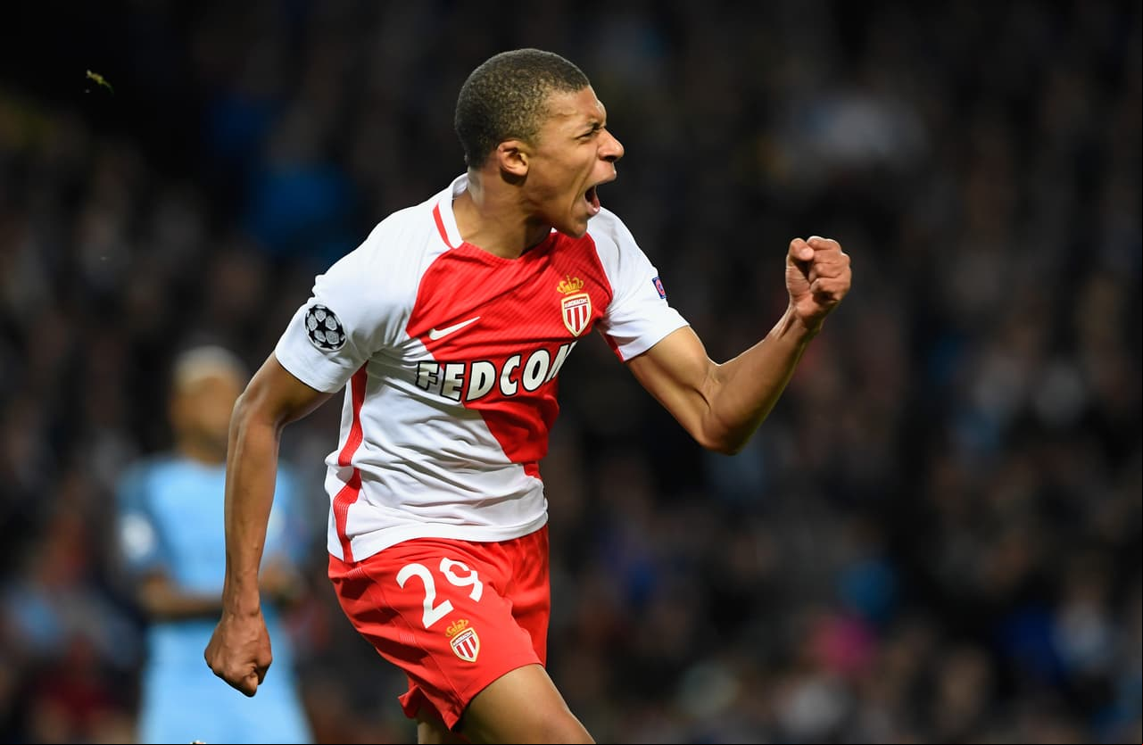 Poco antes, el 21 de febrero, Mbapé celebró su primer tanto en la Champions League, contra Manchester City, equipo al que finalmente eliminarían en octavos de final para dar la gran sorpresa.