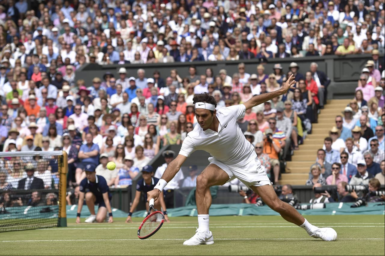 Roger comenzó a sentir el cansancio acumulado tras dos sets extenuantes, a la vez que 'Nole' aprovechaba los excesivos fallos de su rival (35 errores no forzados en el partido por 16 de su rival).