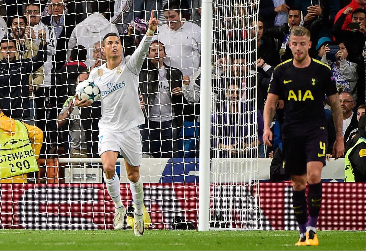 Cristiano Ronaldo pateó al lado izquierdo del arquero, que fue al lugar equivocado. Allí respiró con calma de nuevo.
