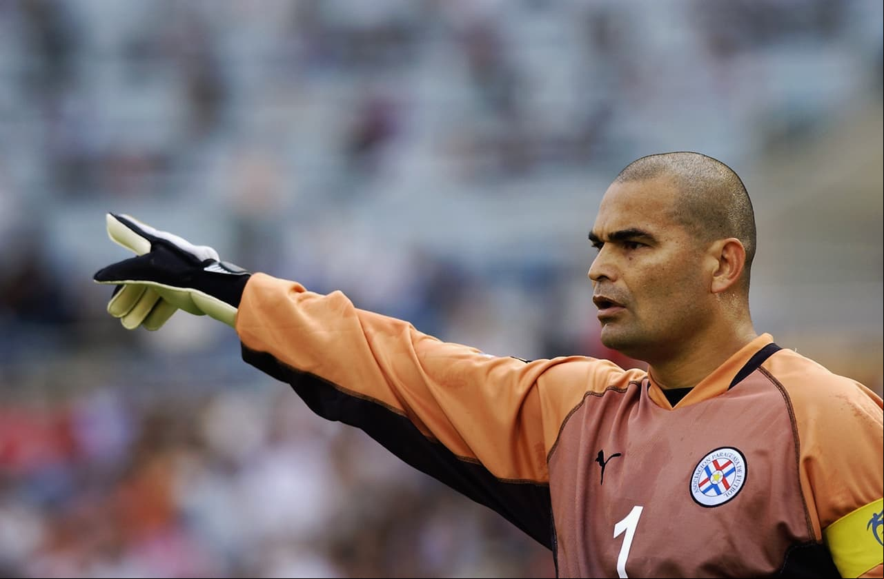 José Luis Chilavert (Retirado) - El extrovertido portero paraguayo debutó profesionalmente con 15 años en el Sportivo Luqueño. Ídolo de Velez Sarsfield y el fútbol de su país.